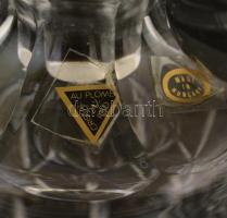 Ólomkristály boros készlet: 6 db pohár, 1 db kiöntő, formába öntött, némelyiken apró csorbával