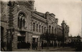 1930 Chisinau, Kisinyov, Kisjenő, Kichineff; Edificiul Primariei, Societatea Cooper. Militara Filiala Chisinau / town hall, shops (small tear)