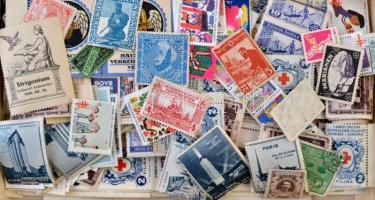 Vegyes külföldi kb. 1914-1990 ~270 db többpéldányos levélzáró bélyeg vegyes tematikában, régiekkel, sorozatokkal, judaika, kisívek, lapos dobozban