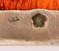 Ezüst(Ag) dobozka, fa betéttel, jelzett, 10×8×3,5 cm, bruttó: 179,3 g