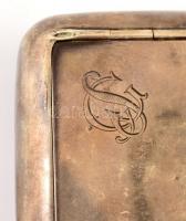 Ezüst(Ag) monogramos dobozka, jelzett, kis horpadással, 9×7×1,5 cm, nettó: 91,9 g