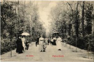 Palics-fürdő, Palic (Szabadka, Subotica); Fő sétány, hölgyek napernyőkkel / main promenade, ladies with sun umbrellas