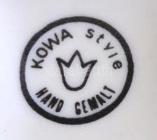 Kowa esernyős fiúcska, kézzel festett, jelzett, apró kopás nyomokkal, m: 12,5 cm