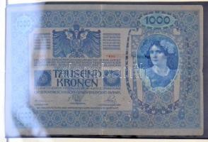 40db-os vegyes magyar bankjegy tétel, albumba rendezve, néhány bélyeggel és képeslappal kísérve, köz...