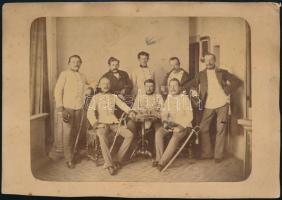 cca 1870 Katonák csoportképe, fotó, hátulján feliratozva, 11,5×16 cm