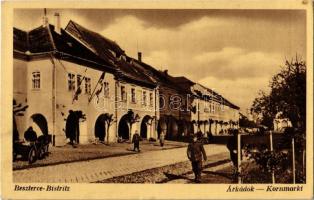 1941 Beszterce, Bistritz, Bistrita; Árkádok, Búza tér, magyar katona. Gustav Zikeli / Kornmarkt / street view, Hungarian soldier