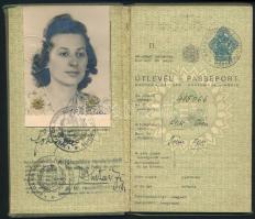 1942 Fényképes magyar útlevél, csehszlovák bejegyzésekkel