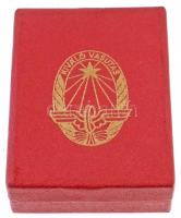 ~1970-1980. "Kiváló Vasutas" zománcozott kitüntető jelvény, eredeti tokban T:1-