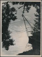 Halászbárka hálóval, 2 db fotó, 36×49 cm