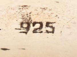 Ezüst, vésett karkötő inda motívumokkal. Jelzett 12,4 g