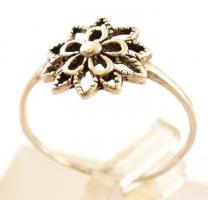 Ezüst, virág díszes gyűrű 0,8g