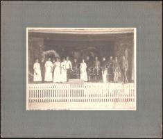 1911 Rákócziliget, színi előadás, kartonra kasírozott, feliratozott fotó, sarka sérült, 18×23 cm