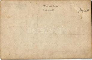 Pribilina, Pribylina (?); vasútállomás vasutasokkal / railway station with railwaymen / Bahnhof, pho...