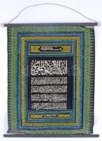 Arab nyelvű, Korán idézetes falitekercs, a rudaktól részben elvált, 45x60 cm