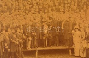 850 magyar utazó látogatása Kossuth Lajosnál Turinban, 1889. julius hó 5-én. Nagyméretű keményhátú f...