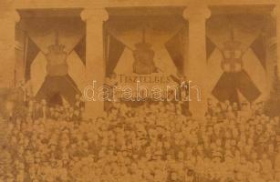 850 magyar utazó látogatása Kossuth Lajosnál Turinban, 1889. julius hó 5-én. Nagyméretű keményhátú f...