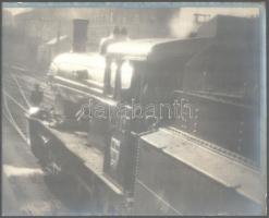 cca 1940 Jelzés nélkül: Mozdony, vonat / locomotive. VIntage fotóművészeti alkotás. 29x23 cm