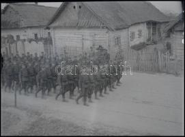 cca 1942 Thöresz Dezső (1902-1963) békéscsabai gyógyszerész és fotóművész szolgálatot teljesített eg...