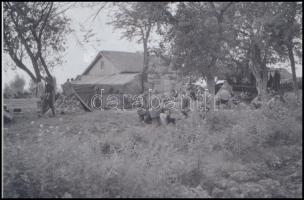 cca 1942 Thöresz Dezső (1902-1963) békéscsabai gyógyszerész és fotóművész szolgálatot teljesített eg...