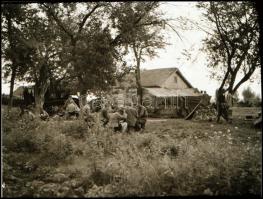 cca 1942 Thöresz Dezső (1902-1963) békéscsabai gyógyszerész és fotóművész szolgálatot teljesített eg...