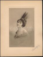 cca 1925 Strelisky budapesti műtermében készült, aláírt vintage fotó, 19,1x12,3 cm, karton 27,5x20,5 cm