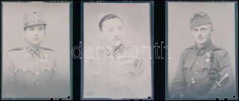 cca 1940 Mosonyi Antalné (?-?), (Marika fotó) kiskunfélegyházi műtermében, katonákról készült 13 db vintage síkfilm negatív, 10x15 cm és 6x9 cm között