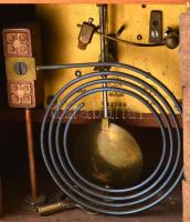 Asztali óra fa  házban, nem működő Lenzkirch felesütős óraszerkezettel, jelzett (Herpy Arnold Budape...