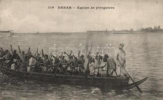 Dakar, Equipe de piroguiers / natives in canoe, folklore