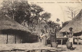 Intérieur de village Saussai / Mandingo village, women, Senegalese folklore, Szenegáli folklór.