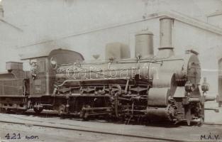 Locomotive : Máv 421 Photo (EB)