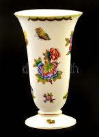 Herendi Viktória mintás porcelán váza, kézzel festett, jelzett, kis kopásnyomokkal, m: 18,5 cm