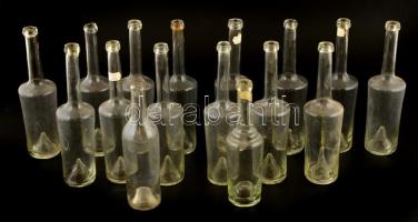 16 db fújt hutaüveg pálinkás üveg (3 dl), apró kopásokkal, m: 21,5 cm