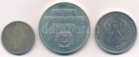 Vegyes: Ausztria 1894. 1K Ag "Ferenc József" + NDK 1979. "Erster präsident" fém ...