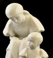 Zsolnay anya gyermekével, fehérmázas, jelzett (Sinkó András), apró kopásokkal, m: 16,5 cm