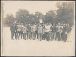 cca 1910-1918 Katonatisztek csoportképe, felületén törésnyom, 18×24 cm