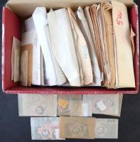 Háború előtti okmánybélyeg készlet borítékokban, Flóderer katalógus szerint feldolgozva, piros karton dobozban