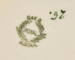 Royal Austria porcelán tégely,  matricás, jelzett, kis kopásnyomokkal, m: 7,5 cm