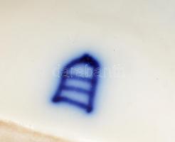 Royal Vienna talpas amfora váza párban, jelzett (máz alatti, művész szignóval is), kopott lepattanás...