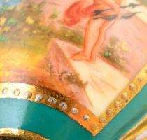 Royal Vienna talpas amfora váza párban, jelzett (máz alatti, művész szignóval is), kopott lepattanás...