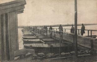 Belgrade ponton bridge and Hungarian soldiers (EK)