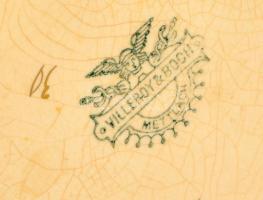 Villeroy&Boch korsó, jelzett, hajszálrepedésekkel, fém tetővel, m: 17,5 cm