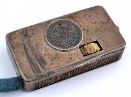 Ezüst(Ag) szelence, pénzérme díszítéssel, jelzett, 5,5×3×1,2 cm, bruttó: 58,7g