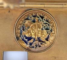 Ezüst(Ag) szelence, pénzérme díszítéssel, jelzett, 5,5×3×1,2 cm, bruttó: 58,7g