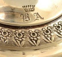 Antik ezüst (Ag.) talpas csiszolt pohár, jelzett, monogrammal és grófi koronával, peremén nagyon apr...