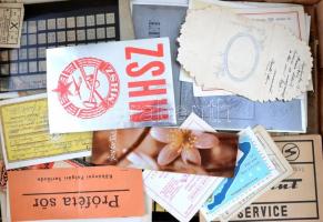 Vegyes papírrégiség tétel: okmányok, reklám, órarend,