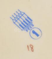 Zsolnay néptáncos lány, kézzel festett, jelzett, apró kopásokkal, m: 22 cm