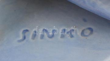 Zsolnay kék rőzseszedő asszony, kézzel festett, jelzett (Sinkó András), apró kopásokkal, m: 30,5 cm