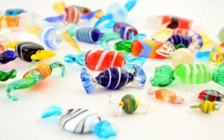 Muranói cukorkák (dekoráció), kb 35 db, hibátlan, jelzés nélkül, h: 1-3 cm