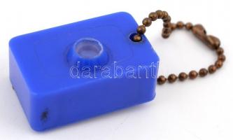 1970 Meztelen nőket ábrázoló színes fotók mini tv-ben nézve, 2×3×2 cm