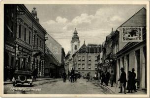 Pápa, Fő utca, autó, Szilasy György szűcs szőrmeüzlete, Gottlieb Jenőné Kézimunka üzlet előnyomda, Kis Tivadar könyvkötő műhelye, Dohány nagy áruda, hentes és mészáros, Tóth Lajos puskaműves, rednőrök